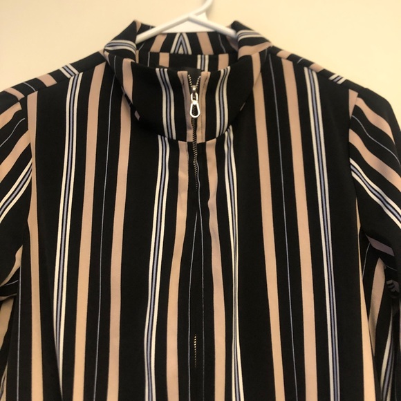 Dynamite Full Zip Crop Blouse, Size XS - Picture 2 of 10